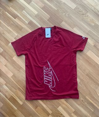 Camiseta Nike roja unisex