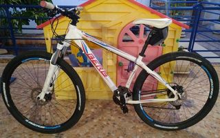Bicicleta montaña con muy poco uso