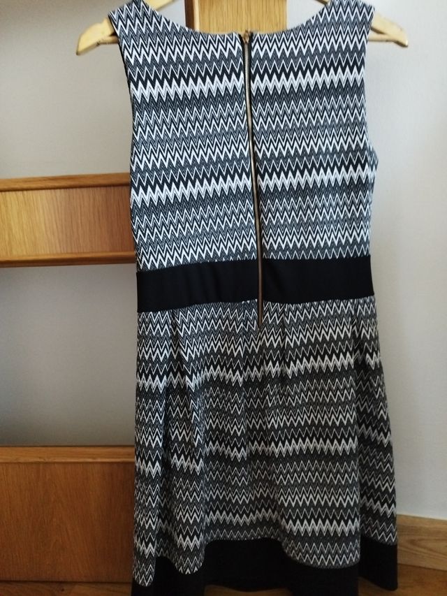 Vestido blanco y negro