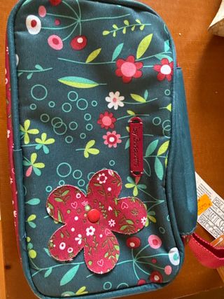 Estuche Aseo Verde con Flores