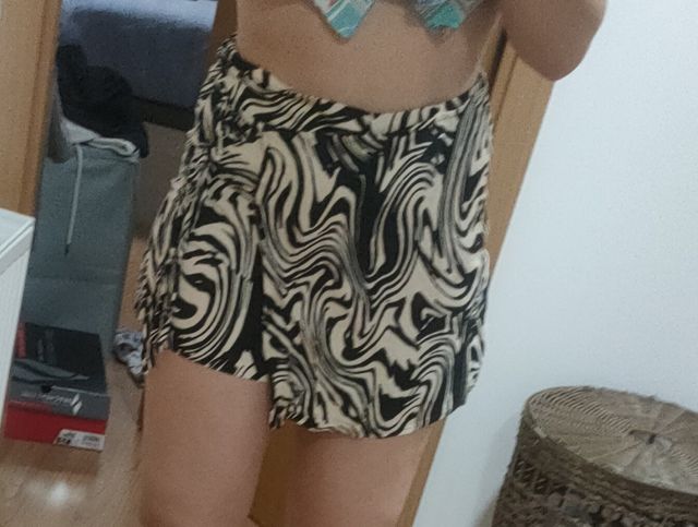 Mini falda pantalón Stradivarius L