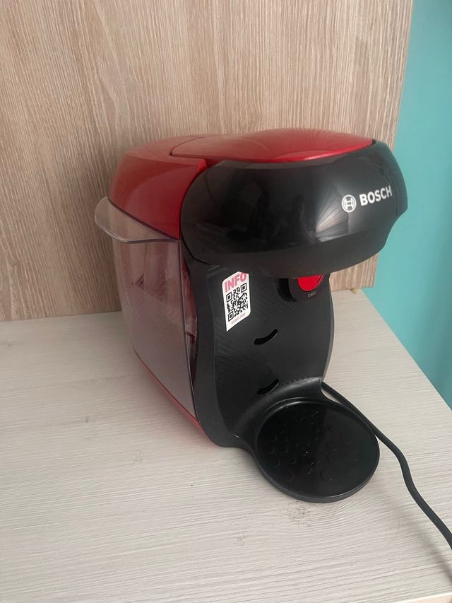 Cafetera Tassimo Bosch roja