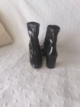 Botines negros de tacón