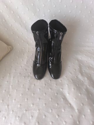Botines negros de tacón