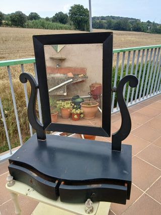 Tocador antiguo de madera negro