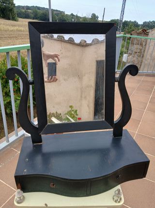 Tocador antiguo de madera negro