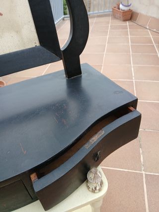 Tocador antiguo de madera negro