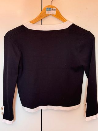 Suéter corto mujer blanco y negro