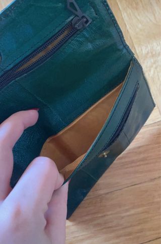 Monedero de piel verde