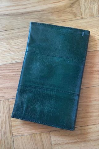 Monedero de piel verde