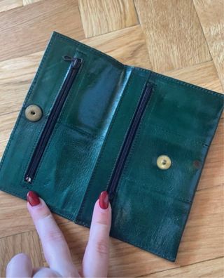 Monedero de piel verde