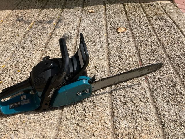 Motosierra Makita EA3200S