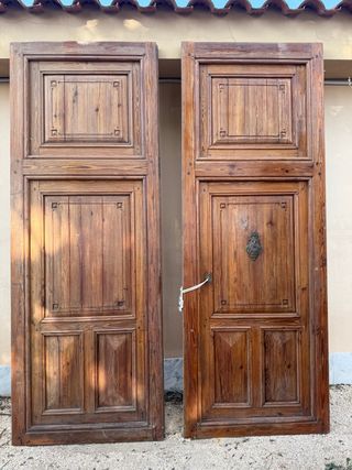 Puertas antiguas madera maciza.