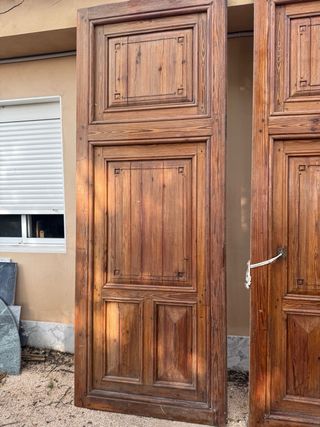 Puertas antiguas madera maciza.