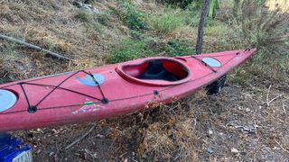 Kayak de mar, con remos, chaleco y cubre