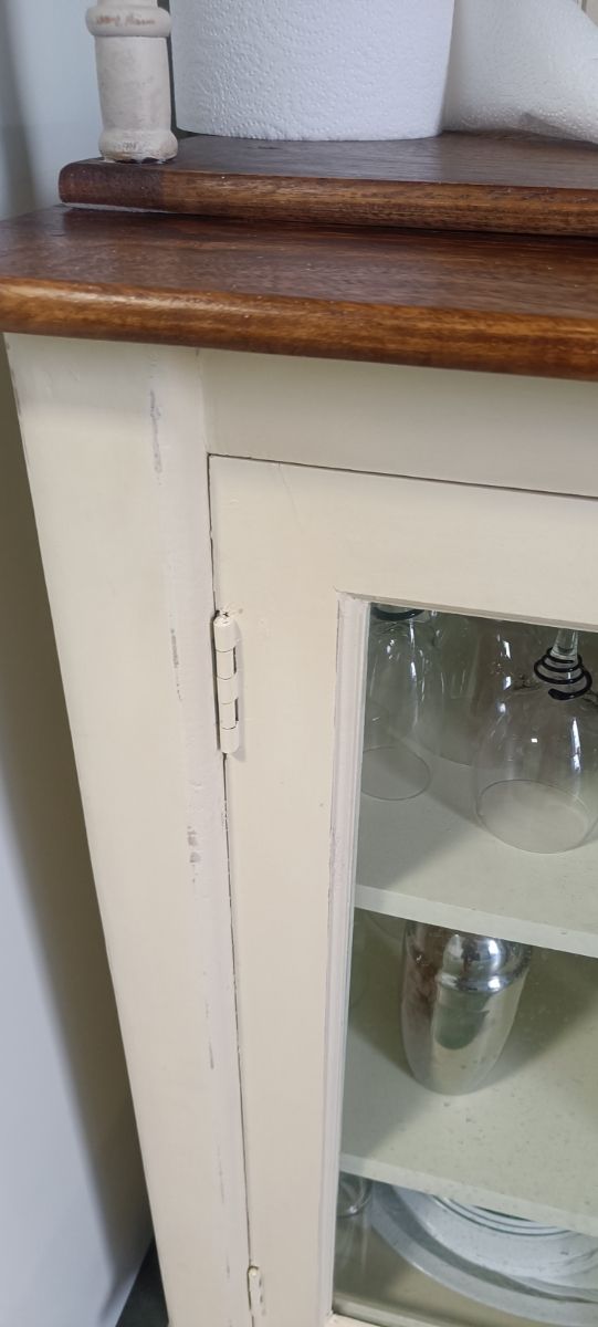 Aparador madera y cristal beige