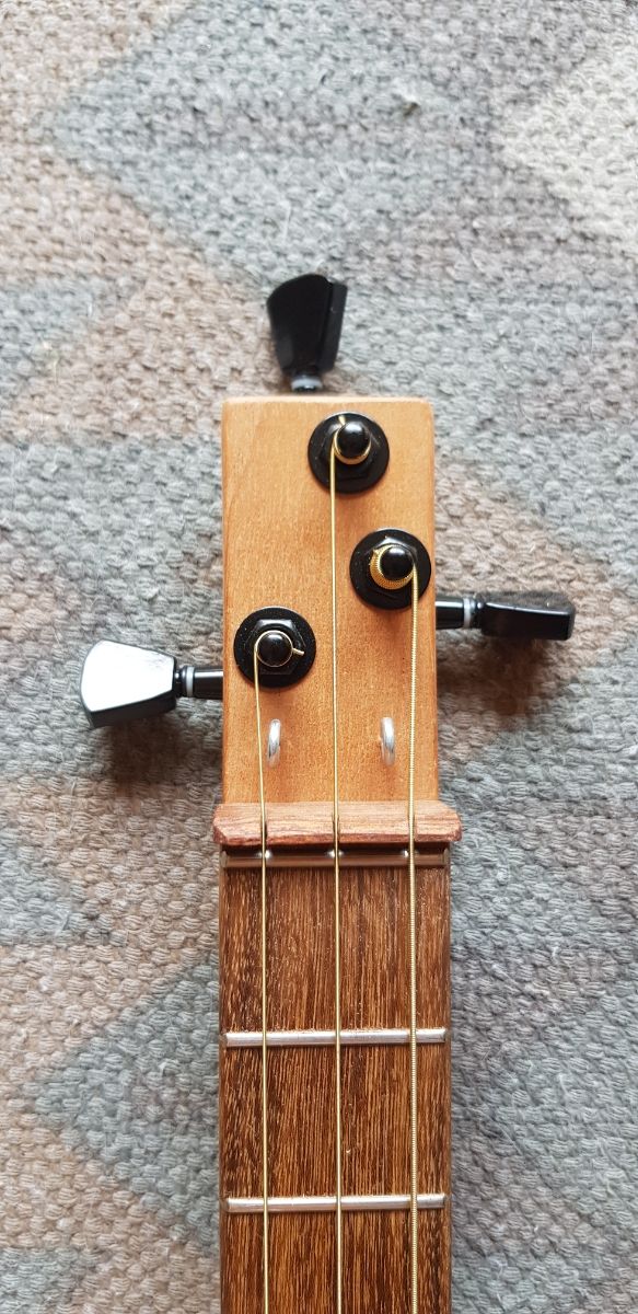 Cigar Box Guitar para Zurdos