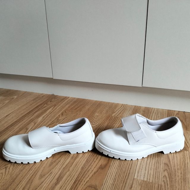 Zapatos blancos trabajo