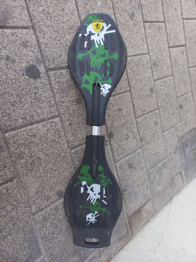 Monopatín 2 ruedas - Calaveras