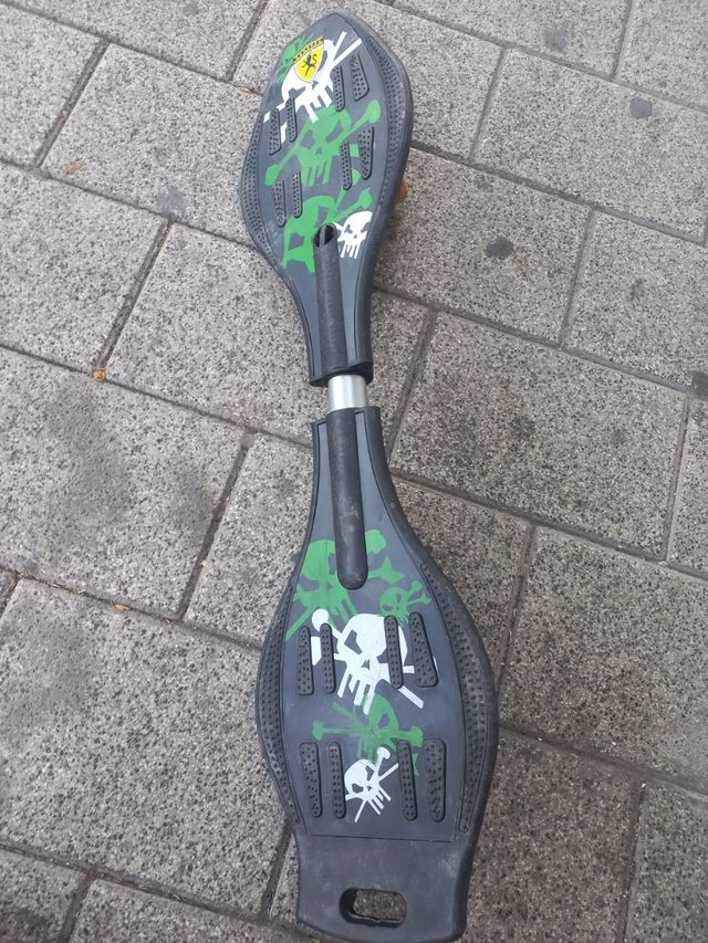 Monopatín 2 ruedas - Calaveras