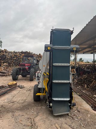 Maquina procesadora de leña automatica