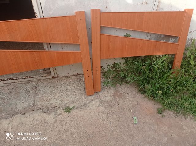 Testata letto in legno marrone