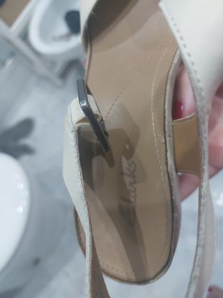 Sandalias Clarks beige - cuña