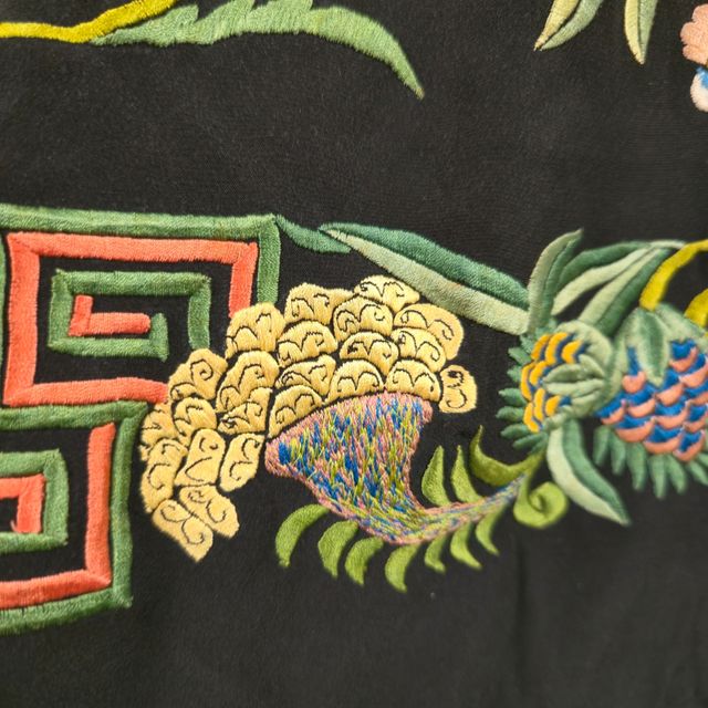 Mantón Manila antiguo de pájaros y flores.