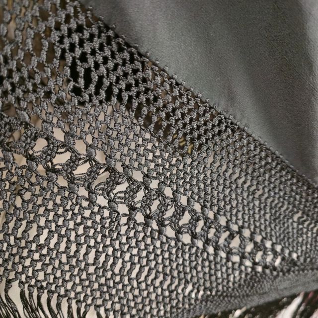 Mantón Manila antiguo de pájaros y flores.