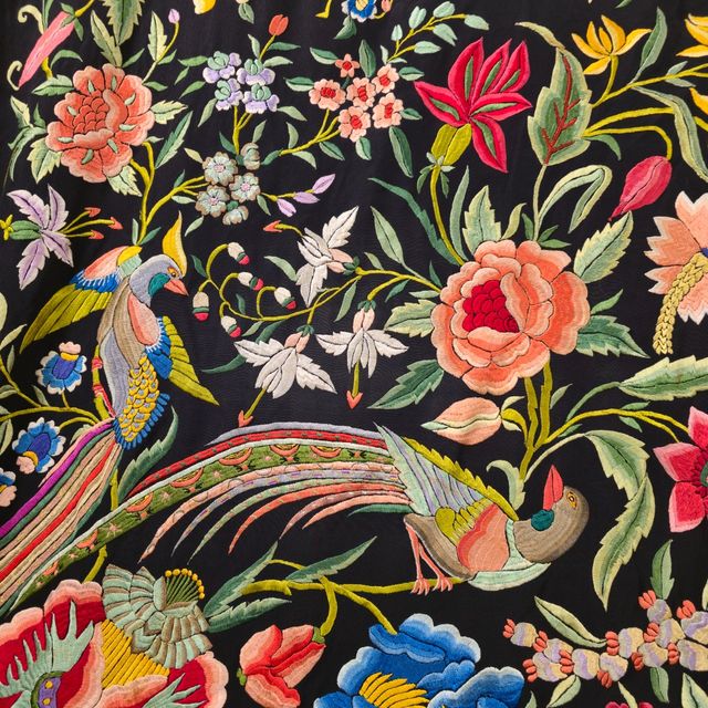 Mantón Manila antiguo de pájaros y flores.