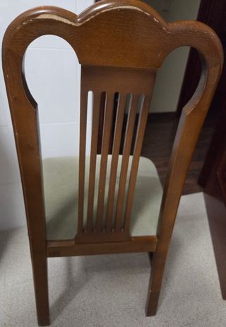 3 sillas madera clásicas
