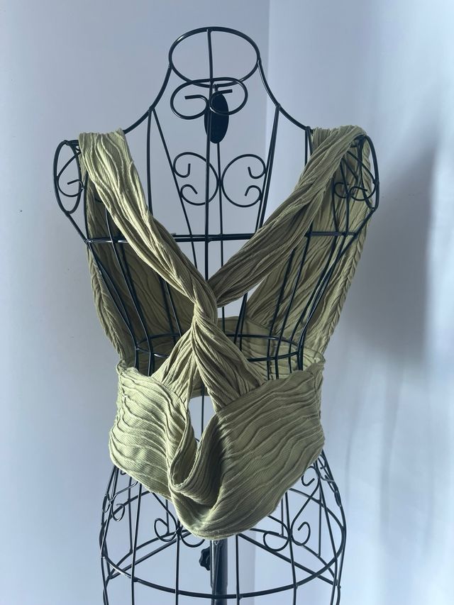 Top corto cruzado de CIDER!