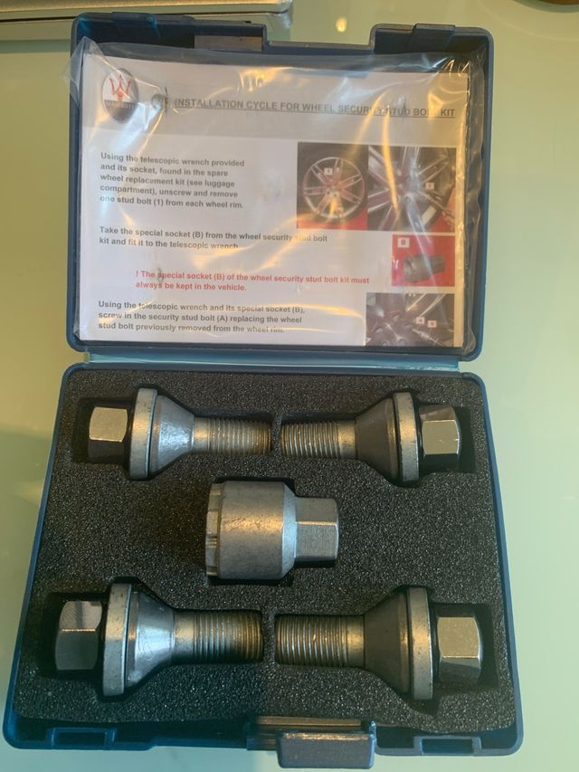 Juego tuercas antirrobo Maserati