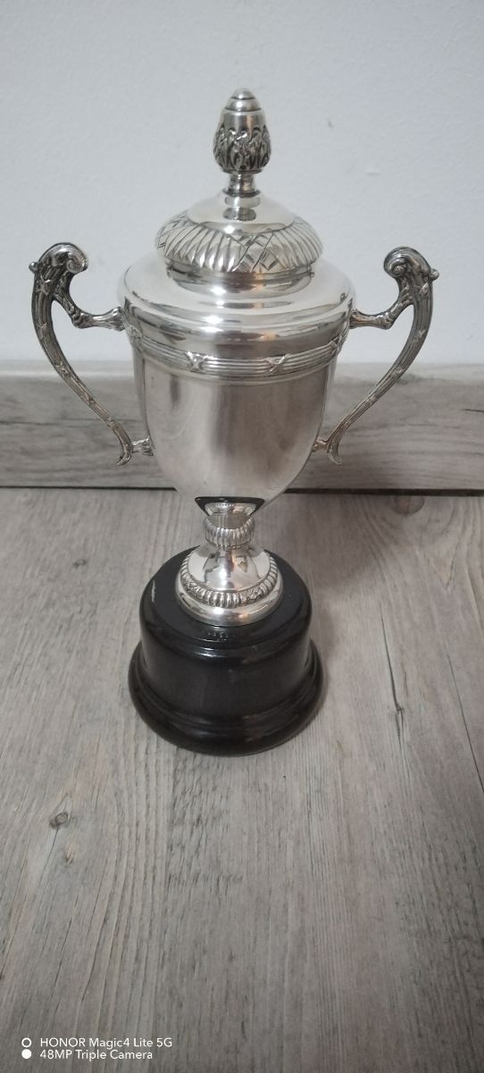 Trofeo de plata antiguo