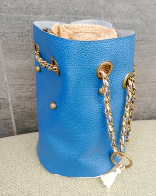 Bolsito azul marino hecho a mano