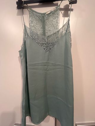 Conjunto de top lencero y falda lencera