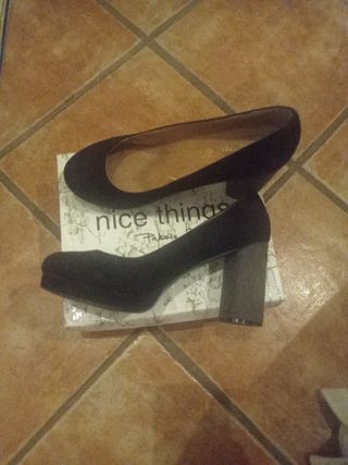 Tacones negros nice things