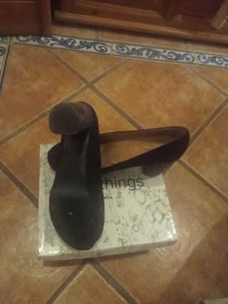 Tacones negros nice things