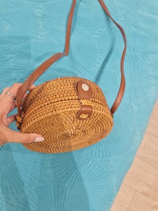 Bolso rafia redondo marrón