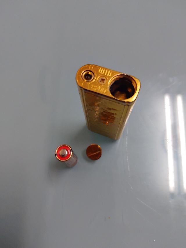 Encendedor Antiguo Win Dorado