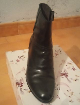 Botines negros tacón