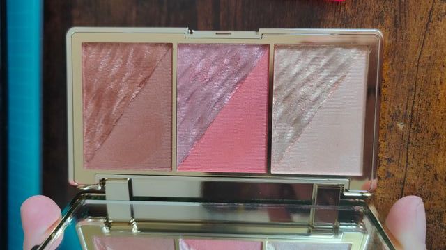 Maquillaje sin estrenar (paletas y coloretes)