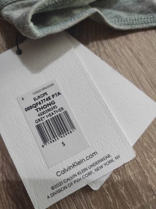 Tanga Calvin Klein talla S nuevo