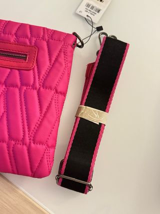 Bolso mano fucsia acolchado
