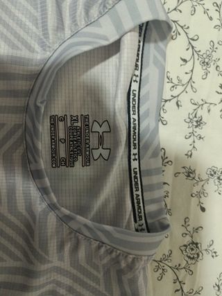 Camiseta Under Armour Gris - Talla M