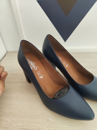 Zapatos Mimao tacón azul marino