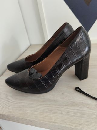 Tacones miMao negros piel serpiente