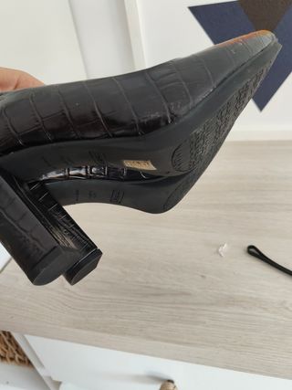 Tacones miMao negros piel serpiente