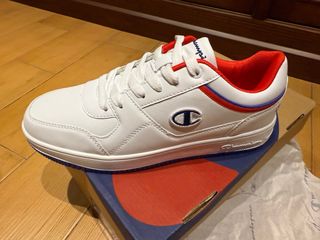 Zapatillas Champion rojas y blancas