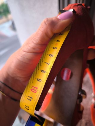 Tacones naranja y plata